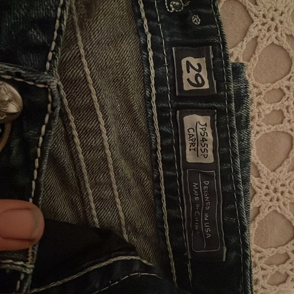 MISS ME Embroidered FLEUR DE LIS Rhinestones JEANS Cropped Capri STRETCH 29 EXC - Picture 4 of 4